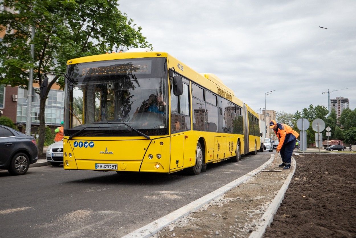 Підвищення тарифів у Києві — чому виграють маршрутчики, а місто знову втратить гроші